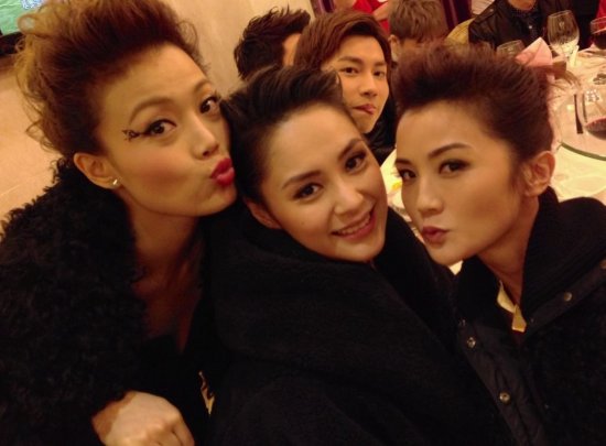 刘诗诗叶青杨幂唐嫣 盘点娱乐圈“恩爱”闺蜜照