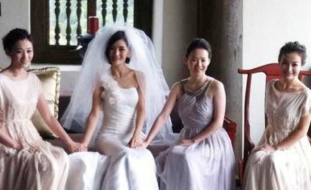 刘诗诗叶青杨幂唐嫣 盘点娱乐圈“恩爱”闺蜜照