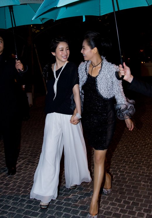 刘诗诗叶青杨幂唐嫣 盘点娱乐圈“恩爱”闺蜜照