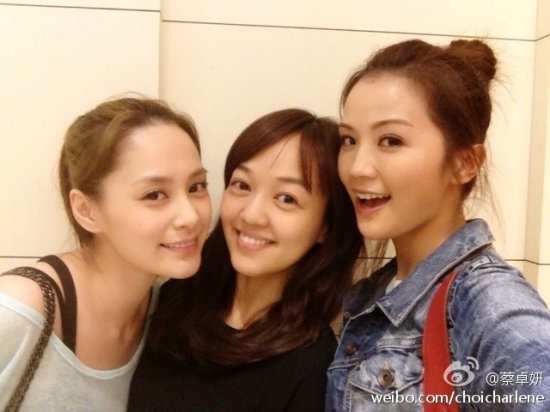 刘诗诗叶青杨幂唐嫣 盘点娱乐圈“恩爱”闺蜜照