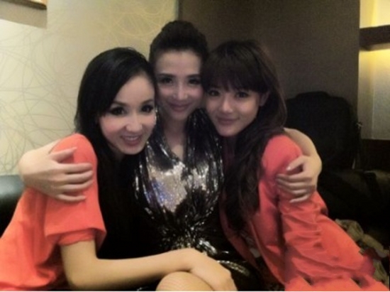 刘诗诗叶青杨幂唐嫣 盘点娱乐圈“恩爱”闺蜜照