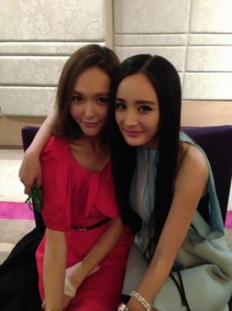 刘诗诗叶青杨幂唐嫣 盘点娱乐圈“恩爱”闺蜜照