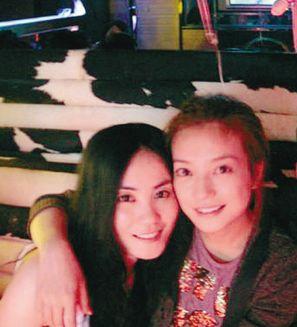 刘诗诗叶青杨幂唐嫣 盘点娱乐圈“恩爱”闺蜜照