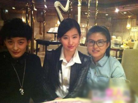 刘诗诗叶青杨幂唐嫣 盘点娱乐圈“恩爱”闺蜜照