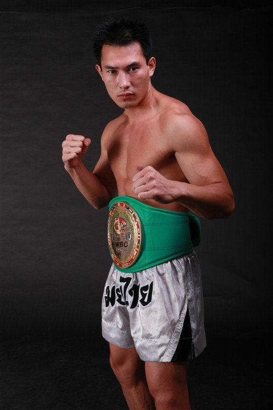 武术冠军遇泰拳之霸 吴迪候旭《艾米拉》飙演