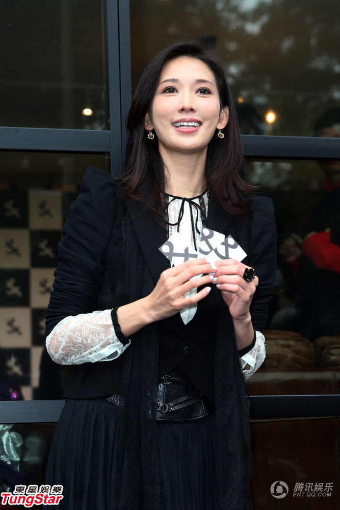 高清：林志玲投资发廊成股东 抱恙出席剪彩仪式