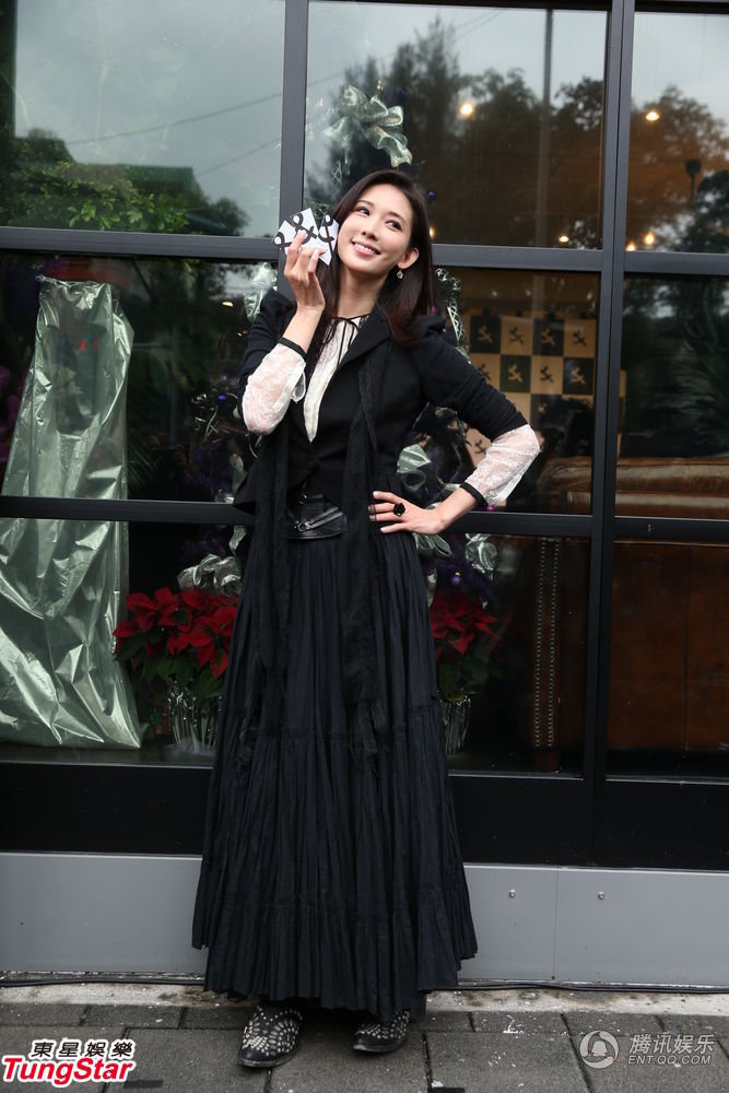 高清：林志玲投资发廊成股东 抱恙出席剪彩仪式