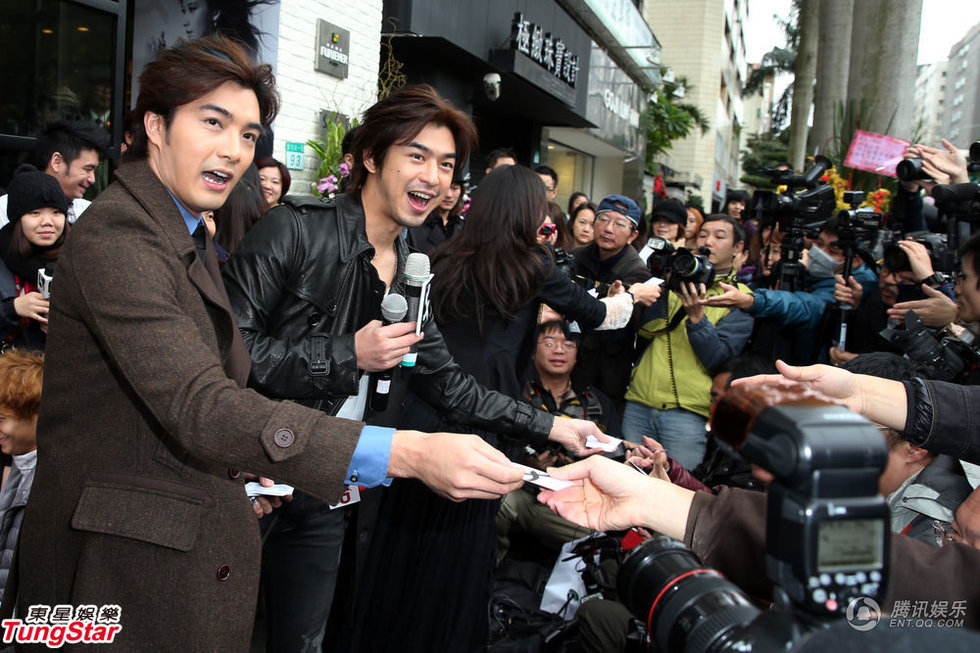 高清：林志玲投资发廊成股东 抱恙出席剪彩仪式