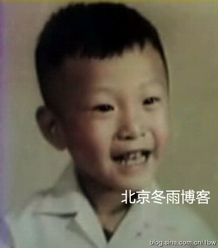 孙红雷三岁照片曝光 笑容可爱小眼有神