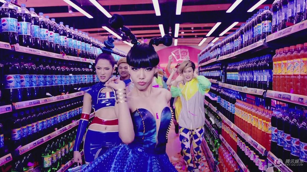 吴莫愁<em>性感胸衣</em>欢乐来袭 短裙热舞火爆贺岁_娱