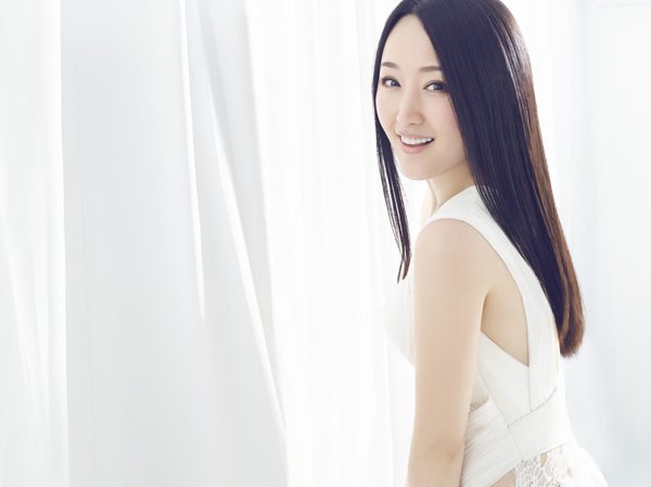 杨钰莹转型女王范湖南跨年 或搭档快男左立