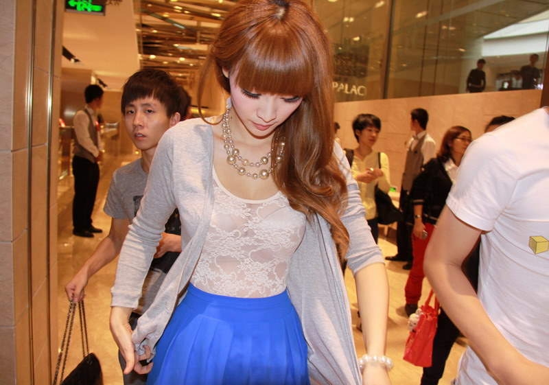 柳岩圣诞写真大方秀豪乳 跟美女主播学穿搭性