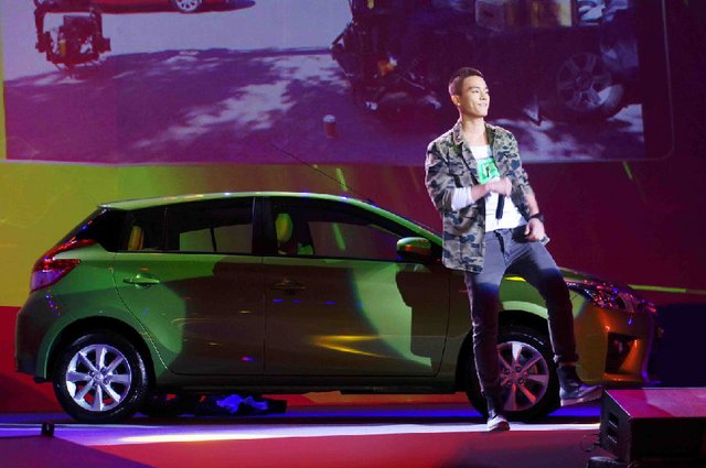 欧豪与谢霆锋同台献唱新歌 被赞新一代偶像