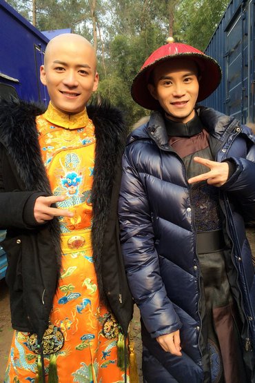 该剧大胆启用新人,韩栋饰演韦小宝,魏千翔饰演康熙,台湾新晋小生