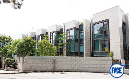 陈奕迅谈为何买房不用妻名：不忍其背12亿房贷