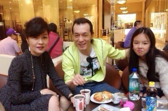 李咏与女儿短信甜蜜对话 妻子哈文笑称有点酸
