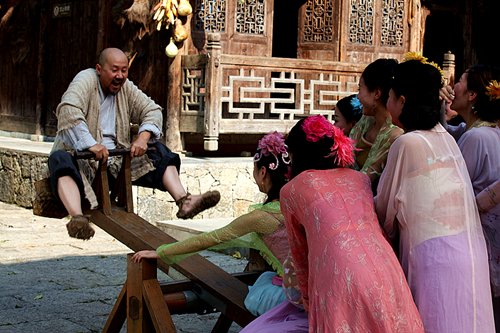 腾格尔《桃花源》被吐槽 回应：那是腾氏中国风