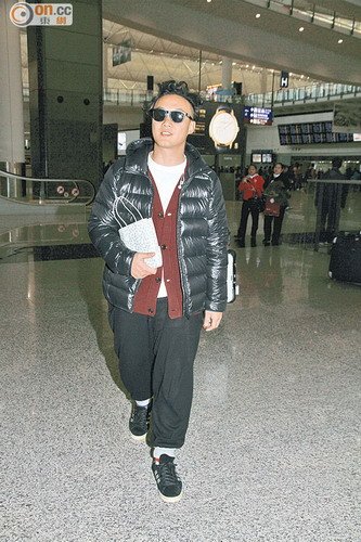 陈奕迅完成台湾个唱回港 向粉丝鞠躬升天离开