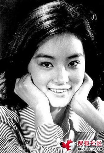 林心如是校花高圆圆啃鸡腿 女星被发掘的情景