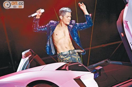 郭富城负伤献唱悼梅艳芳 医生抽瘀血建议休息