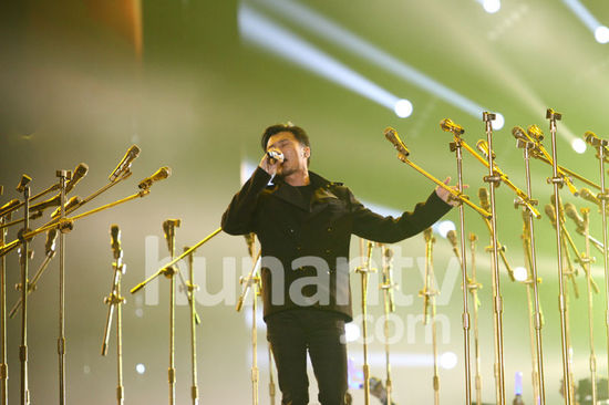 谢霆锋芒果跨年连唱三首 黄绮珊羽泉飙高音(图)