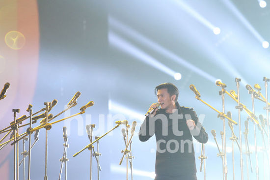 谢霆锋芒果跨年连唱三首 黄绮珊羽泉飙高音(图)