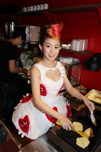 郭书瑶做松饼答谢媒体照顾 与五月天一起跨年