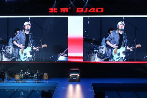 摇滚教父崔健性格越野 将创领时尚硬派新潮流