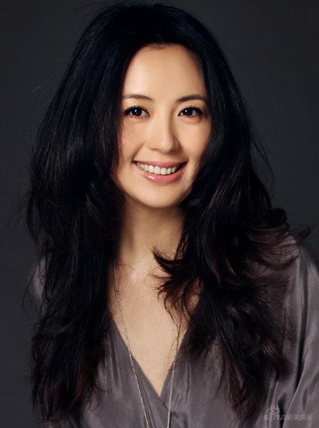 杨童舒独自驾车遭不明车辆跟踪 夜游京城回家难