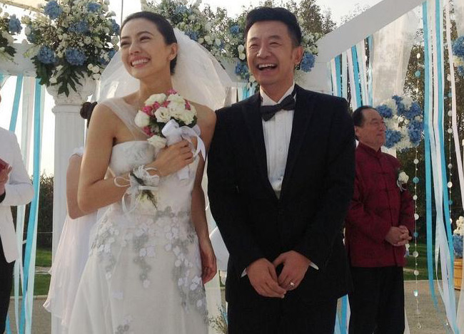 亲吻男友遭炮轰 高圆圆：与赵又廷相随很幸福