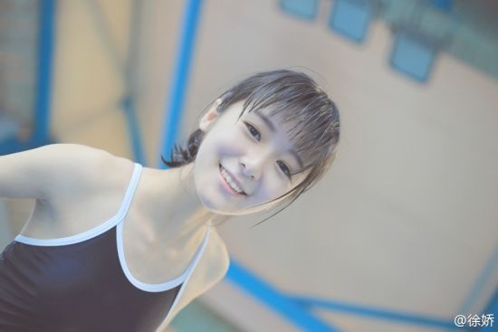 徐娇晒清新泳装照 网友怀疑其“变脸”