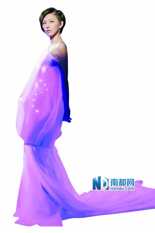 孙燕姿推新单曲《克卜勒》 穿“外星服”拍照