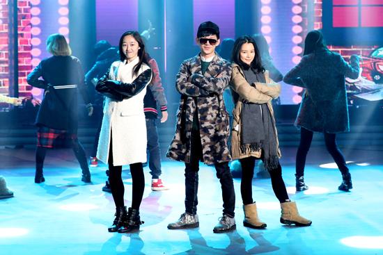 《完美假妻》主创齐聚快本 何炅首度嘉宾登台