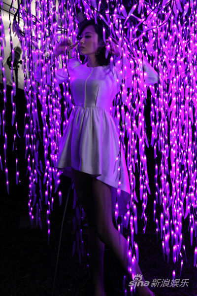 张靓颖《微笑以后》mv扮演真实自我