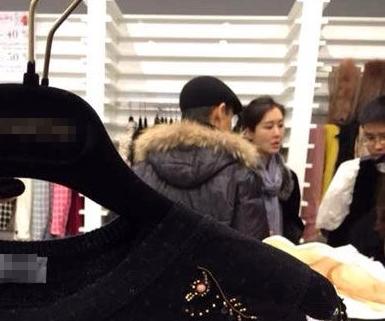 田朴琤回应与王石巴黎逛名店：其实没买啥