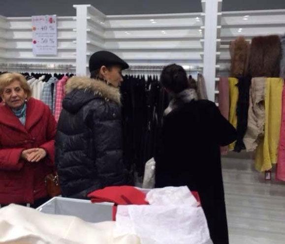 田朴琤回应与王石巴黎逛名店：其实没买啥