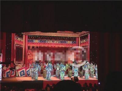 成龙葛优vcr聊春晚 张国立化身“财神爷”(图)