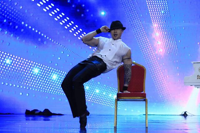 《达人秀》猛男大跳脱衣舞 性感马达臀电晕赵薇