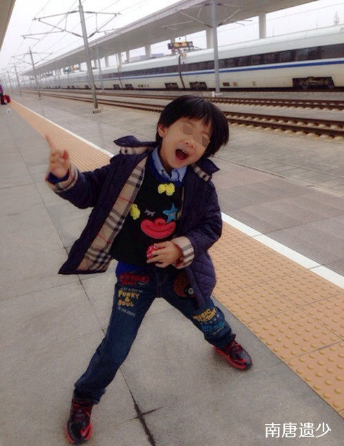华少7岁儿子可爱照曝光 网友：和天天有一拼(图)