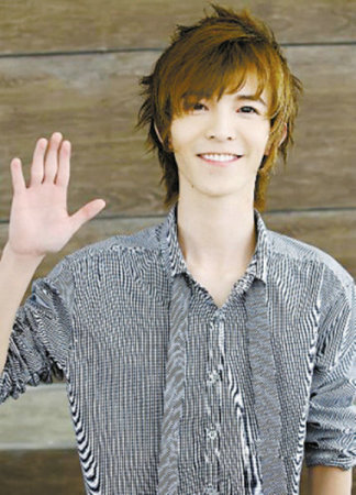 作家齐拍电影捞金 郭敬明韩寒鸿水“正面开战”