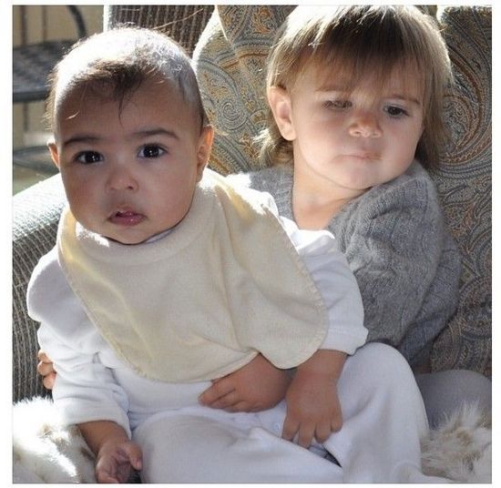 社交名媛金·卡戴珊公布罕见照片 <em>女儿</em>与其表