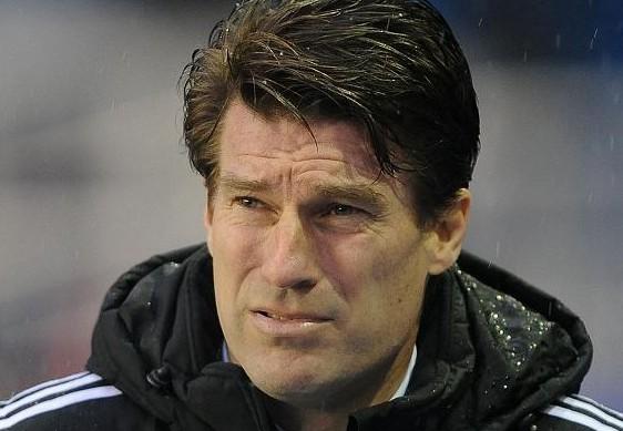 短讯:斯旺西宣布劳德鲁普下课 球队队长上任_