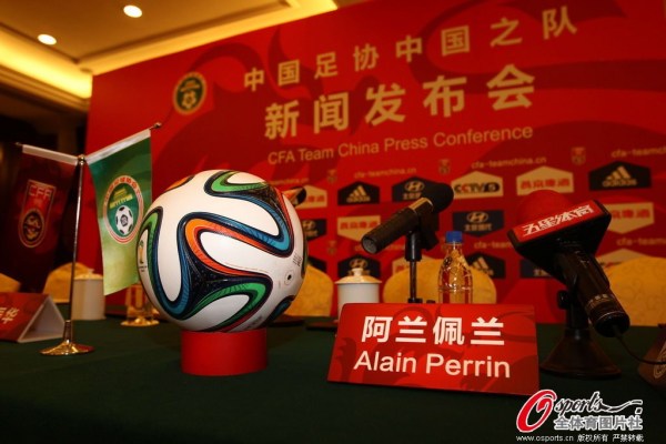 足球运动员收入_中国足球收入(2)