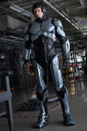 《机械战警》今日上映 硬派科幻重磅升级