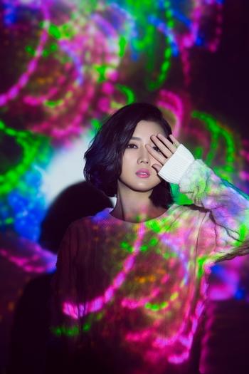 何洁2014新歌《坏童话》首播 高唱治愈系情歌