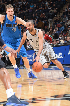 帕克复出状态火热 匹克小跑车主宰牛马大战