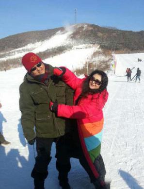 赵本山小姨20年婚姻无子 曾因绯闻闹别扭_娱乐