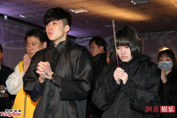 高凌风告别式好友齐聚宝弟呼吁外人勿干涉遗产_