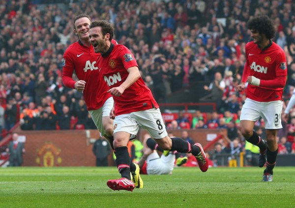 3-2绝地大逆转!加纳乔双响霍伊伦首球,曼联主场连追三球力克维拉