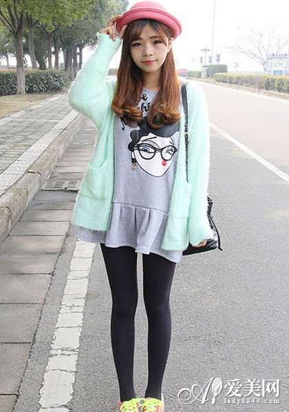 韩版女装主打Look: 针织衫+连衣裙